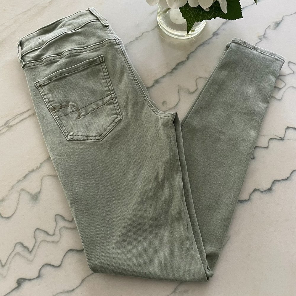 American Eagle | Light Sage Green Ne(x)t Level Stretch Hi-Rise Jegging | 8 Long